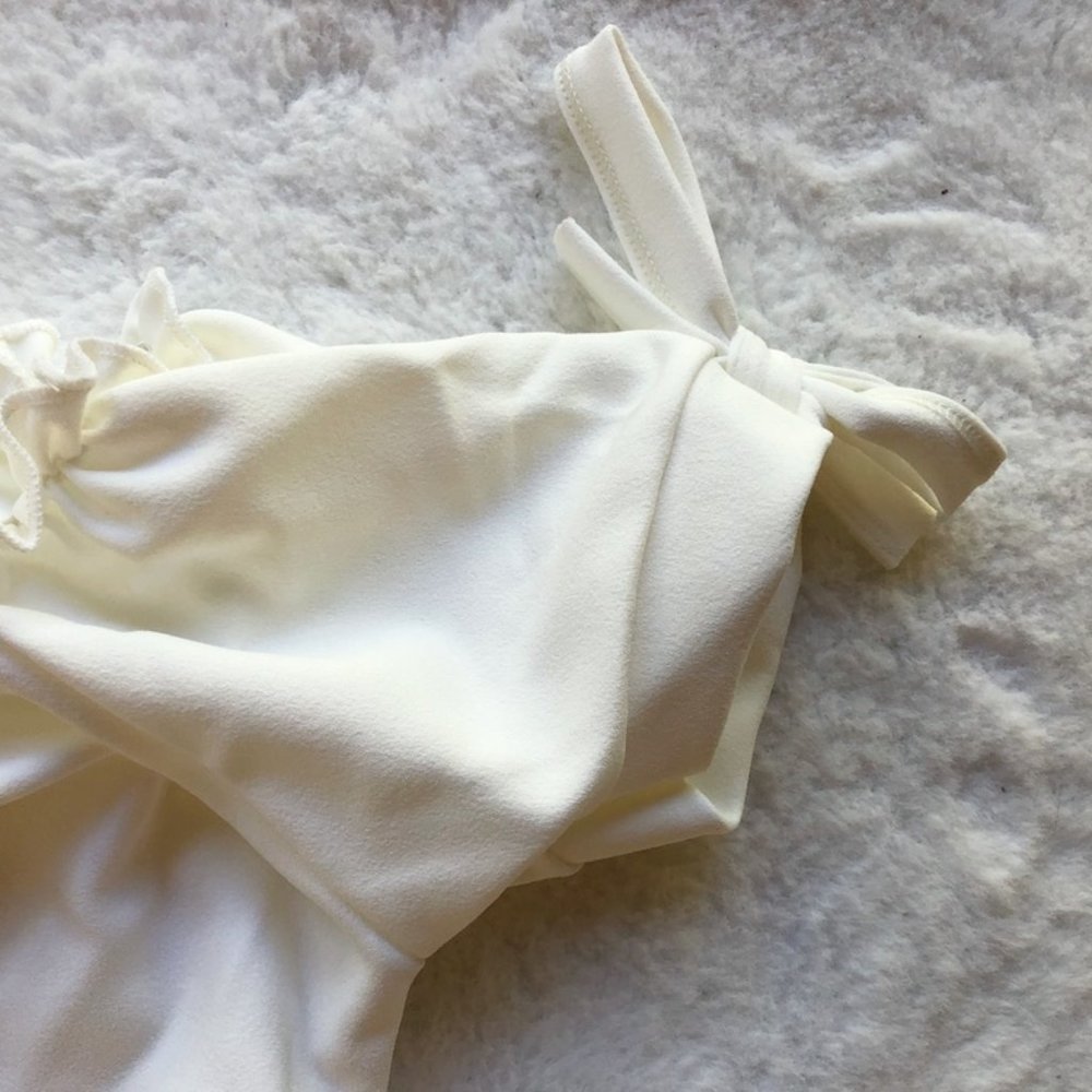 SALE 🔆 White tie sleeve crop top - Picture 11 of 11